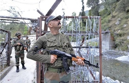 Lục quân Pakistan bị tố nổ súng bừa vào tiền đồn Lục quân Ấn Độ